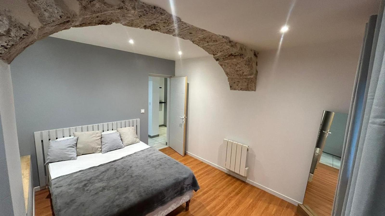 Appartement Paisible Entre Terre Et Mer Cabrieres  Exterior foto